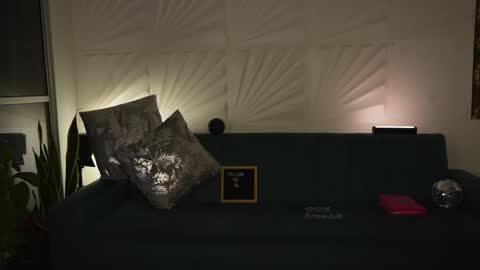 Snapshot of rosseyquiin chatting on 12.16.25 Rossey online show from 12.16.25