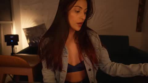 Snapshot of rosseyquiin chatting on 12.17.25 Rossey online show from 12.17.25