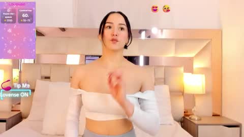 Snapshot of rosshazel chatting on 03.24.26 online show from 03.24.26