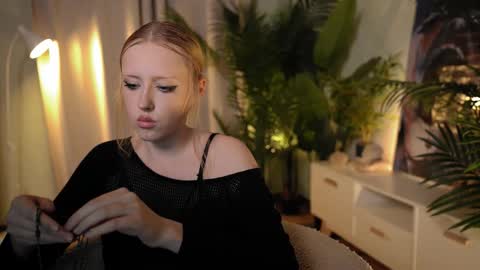 Snapshot of rosy_petal chatting on 09.08.25 rosy_petal online show from 09.08.25