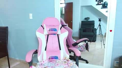 Snapshot of rousebonnett chatting on 02.12.25 ROUSE online show from 02.12.25