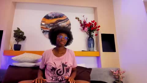 Snapshot of rouselux chatting on 02.19.26 rouselux online show from 02.19.26