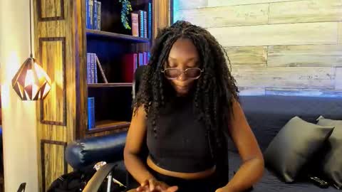 Snapshot of rouselux chatting on 02.23.26 rouselux online show from 02.23.26