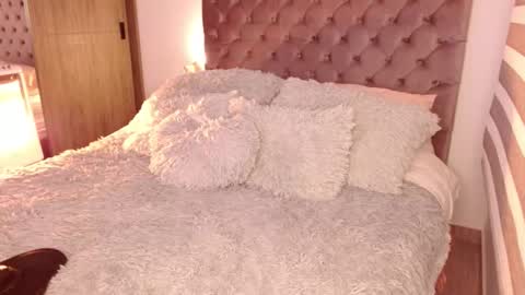 Rouss marie henao  online show from 09.30.25