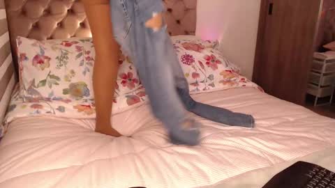 Rouss marie henao  online show from 12.18.25