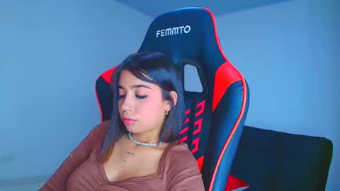 rousse_violet online show from 11.07.25