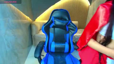 Snapshot of roux_r chatting on 02.11.26 Roux online show from 02.11.26