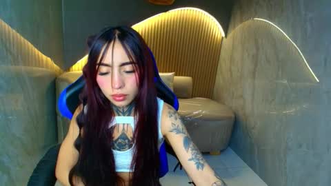 Snapshot of roux_r chatting on 02.16.26 Roux online show from 02.16.26