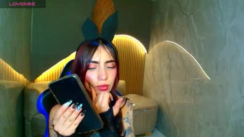 Snapshot of roux_r chatting on 02.25.26 Roux online show from 02.25.26