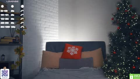 Snapshot of rowenahallman chatting on 01.12.25 Michelle online show from 01.12.25