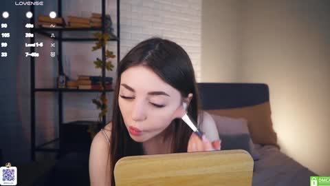Snapshot of rowenahallman chatting on 01.23.25 Michelle online show from 01.23.25