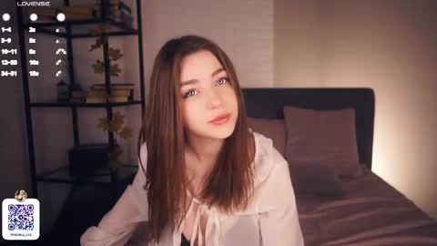 Snapshot of rowenahallman chatting on 02.12.25 Michelle online show from 02.12.25