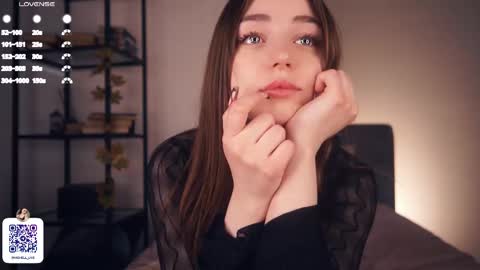Snapshot of rowenahallman chatting on 02.12.25 Michelle online show from 02.12.25