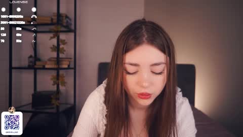 Snapshot of rowenahallman chatting on 02.14.25 Michelle online show from 02.14.25
