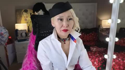 Snapshot of roxalanastar chatting on 04.28.26 Roxalana online show from 04.28.26