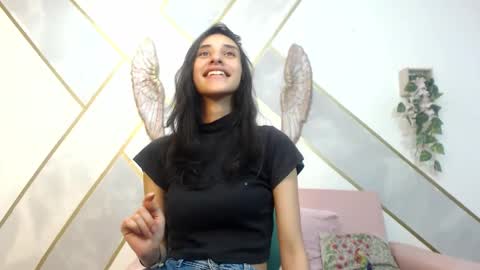 Snapshot of roxana_cyrano chatting on 10.24.25 online show from 10.24.25