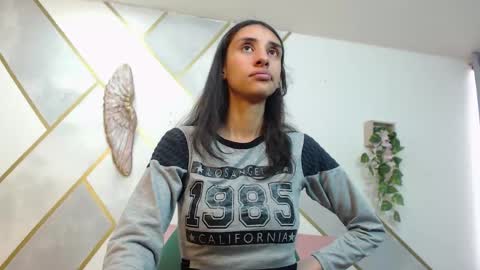 Snapshot of roxana_cyrano chatting on 11.04.25 online show from 11.04.25