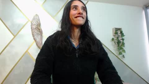 Snapshot of roxana_cyrano chatting on 11.11.25 online show from 11.11.25