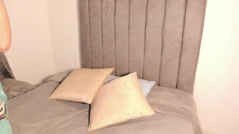 Roxane online show from 11.26.25