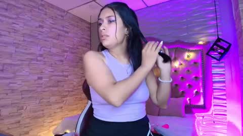 roxanne_han online show from 09.18.25