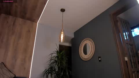 Roxanne Hill  online show from 12.05.25