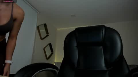 Snapshot of roxannehill_ chatting on 06.19.26 Roxanne Hill online show from 06.19.26