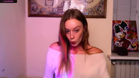 Snapshot of roxasemi_ chatting on 09.27.25 Roxa online show from 09.27.25