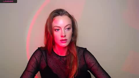Snapshot of roxasemi_ chatting on 10.04.25 Roxa online show from 10.04.25