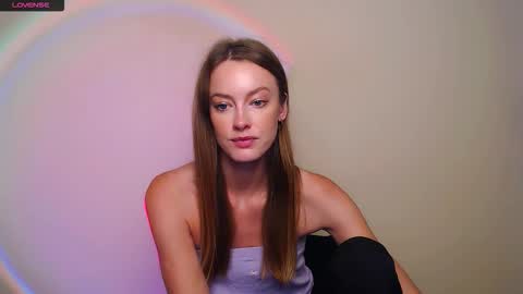 Snapshot of roxasemi_ chatting on 10.05.25 Roxa online show from 10.05.25