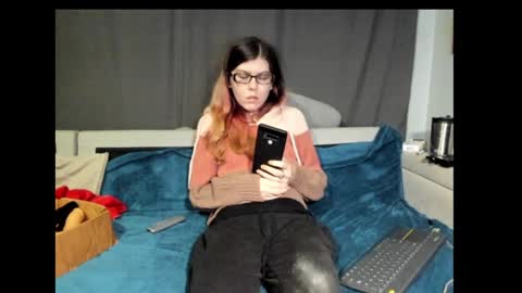 Snapshot of roxihazeleyes chatting on 01.21.25 roxihazeleyes online show from 01.21.25