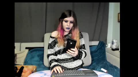 Snapshot of roxihazeleyes chatting on 01.23.25 roxihazeleyes online show from 01.23.25