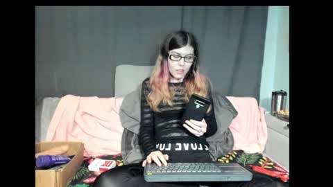 Snapshot of roxihazeleyes chatting on 01.26.25 roxihazeleyes online show from 01.26.25