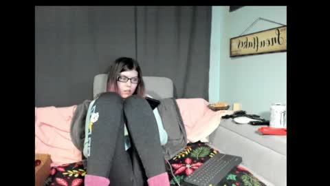 Snapshot of roxihazeleyes chatting on 01.27.25 roxihazeleyes online show from 01.27.25