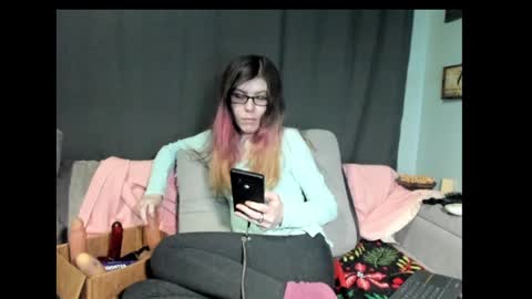 Snapshot of roxihazeleyes chatting on 01.27.25 roxihazeleyes online show from 01.27.25
