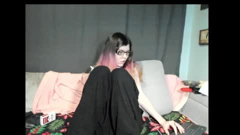 Snapshot of roxihazeleyes chatting on 01.28.25 roxihazeleyes online show from 01.28.25
