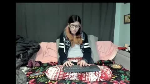 Snapshot of roxihazeleyes chatting on 01.29.25 roxihazeleyes online show from 01.29.25