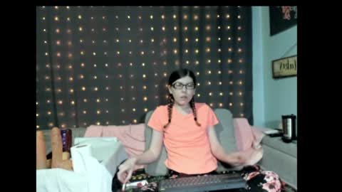 Snapshot of roxihazeleyes chatting on 01.31.25 roxihazeleyes online show from 01.31.25