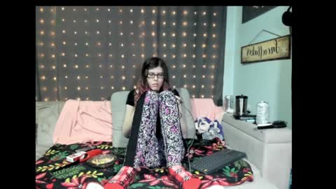 Snapshot of roxihazeleyes chatting on 01.31.25 roxihazeleyes online show from 01.31.25