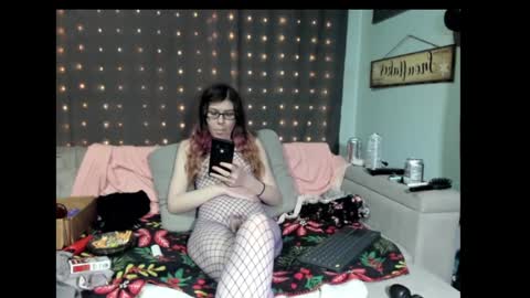 Snapshot of roxihazeleyes chatting on 02.01.25 roxihazeleyes online show from 02.01.25