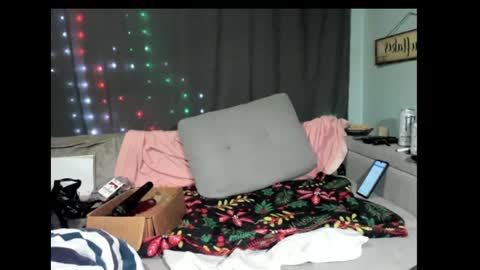 Snapshot of roxihazeleyes chatting on 02.03.25 roxihazeleyes online show from 02.03.25