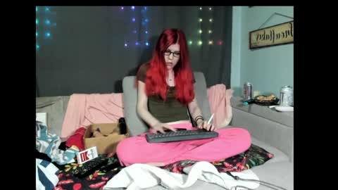 Snapshot of roxihazeleyes chatting on 02.07.25 roxihazeleyes online show from 02.07.25