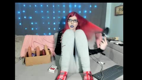 Snapshot of roxihazeleyes chatting on 02.14.25 roxihazeleyes online show from 02.14.25