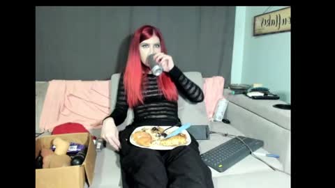 Snapshot of roxihazeleyes chatting on 02.14.25 roxihazeleyes online show from 02.14.25