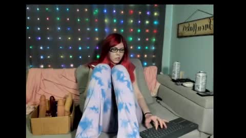 Snapshot of roxihazeleyes chatting on 02.16.25 roxihazeleyes online show from 02.16.25