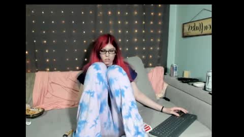Snapshot of roxihazeleyes chatting on 02.17.25 roxihazeleyes online show from 02.17.25