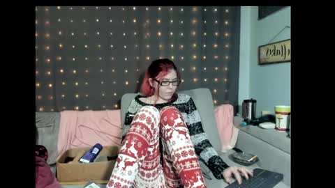 Snapshot of roxihazeleyes chatting on 02.21.25 roxihazeleyes online show from 02.21.25
