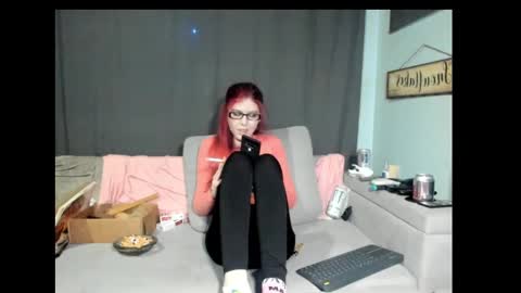 Snapshot of roxihazeleyes chatting on 02.24.25 roxihazeleyes online show from 02.24.25