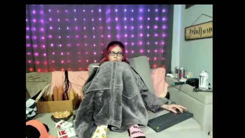Snapshot of roxihazeleyes chatting on 02.24.25 roxihazeleyes online show from 02.24.25