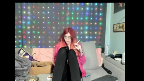 Snapshot of roxihazeleyes chatting on 02.26.25 roxihazeleyes online show from 02.26.25