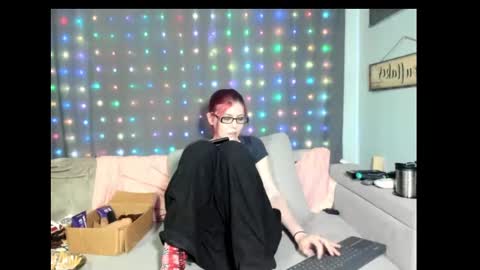 Snapshot of roxihazeleyes chatting on 02.27.25 roxihazeleyes online show from 02.27.25